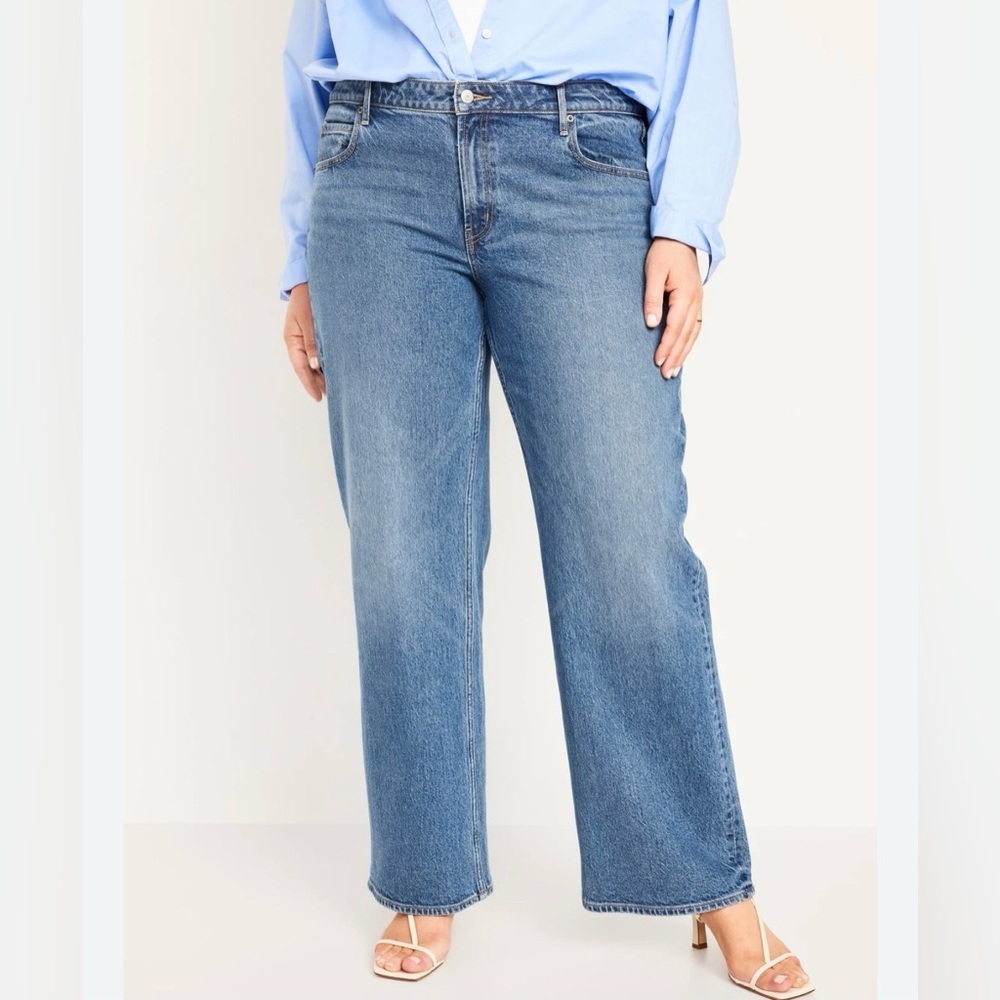 Old Navy Wide Leg Jeans in Medium Blue Wash